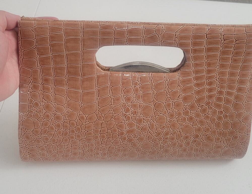 Bijoux Terner Faux Croc Embossed Clutch Purse Taupe Cutout Handle Magnetic